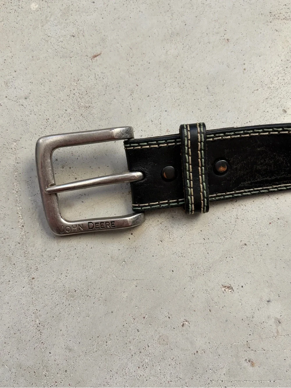 ⁠John Deere Black Top Grain Leather Contrast Stitch Belt 40⁠